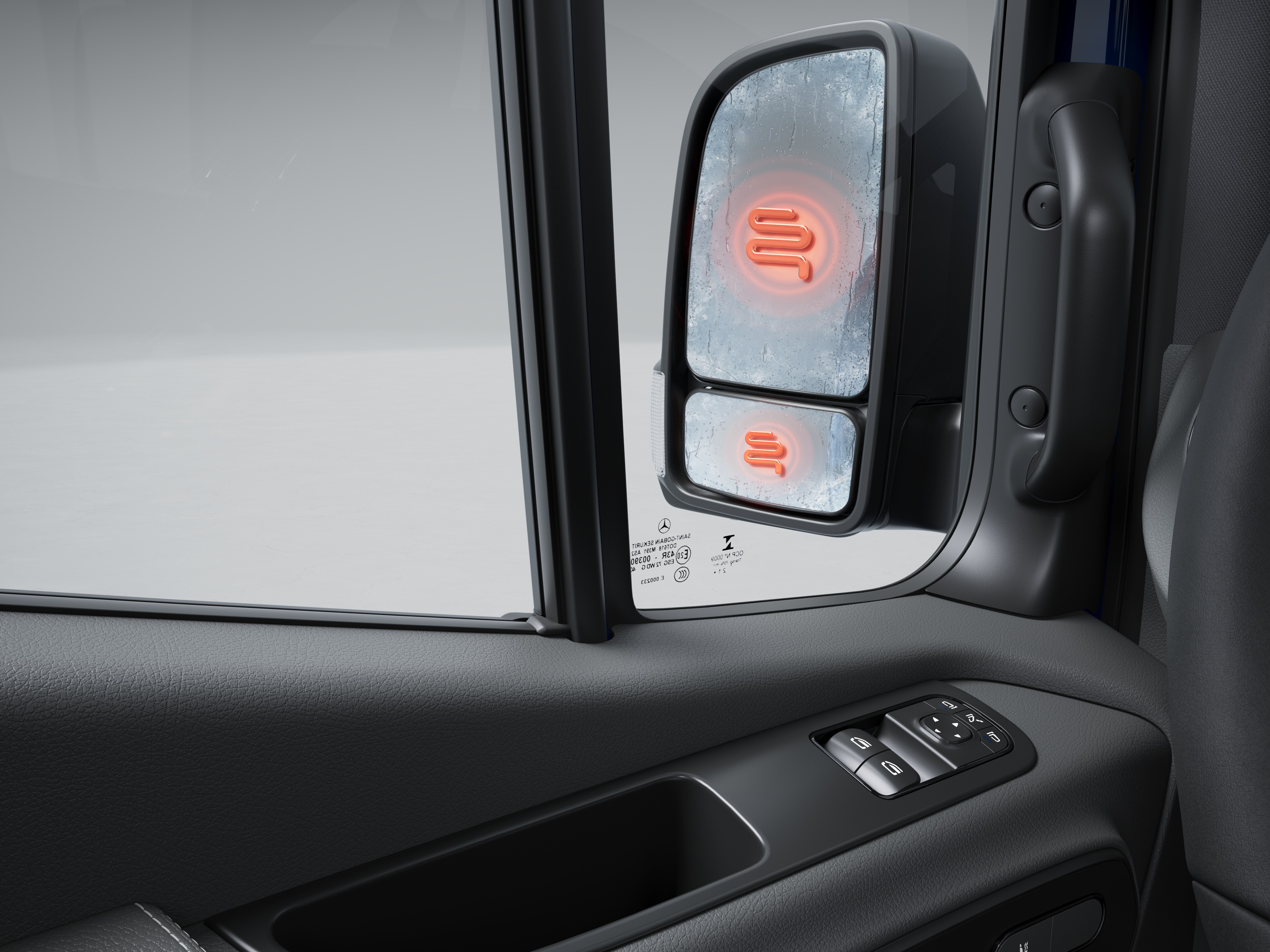 Los retrovisores exteriores del lado del conductor y del acompañante están calefactados y son regulables eléctricamente. Espejos retrovisores exteriores eléctricos y calefactables | Sprinter Cargo Van | Mercedes-Benz